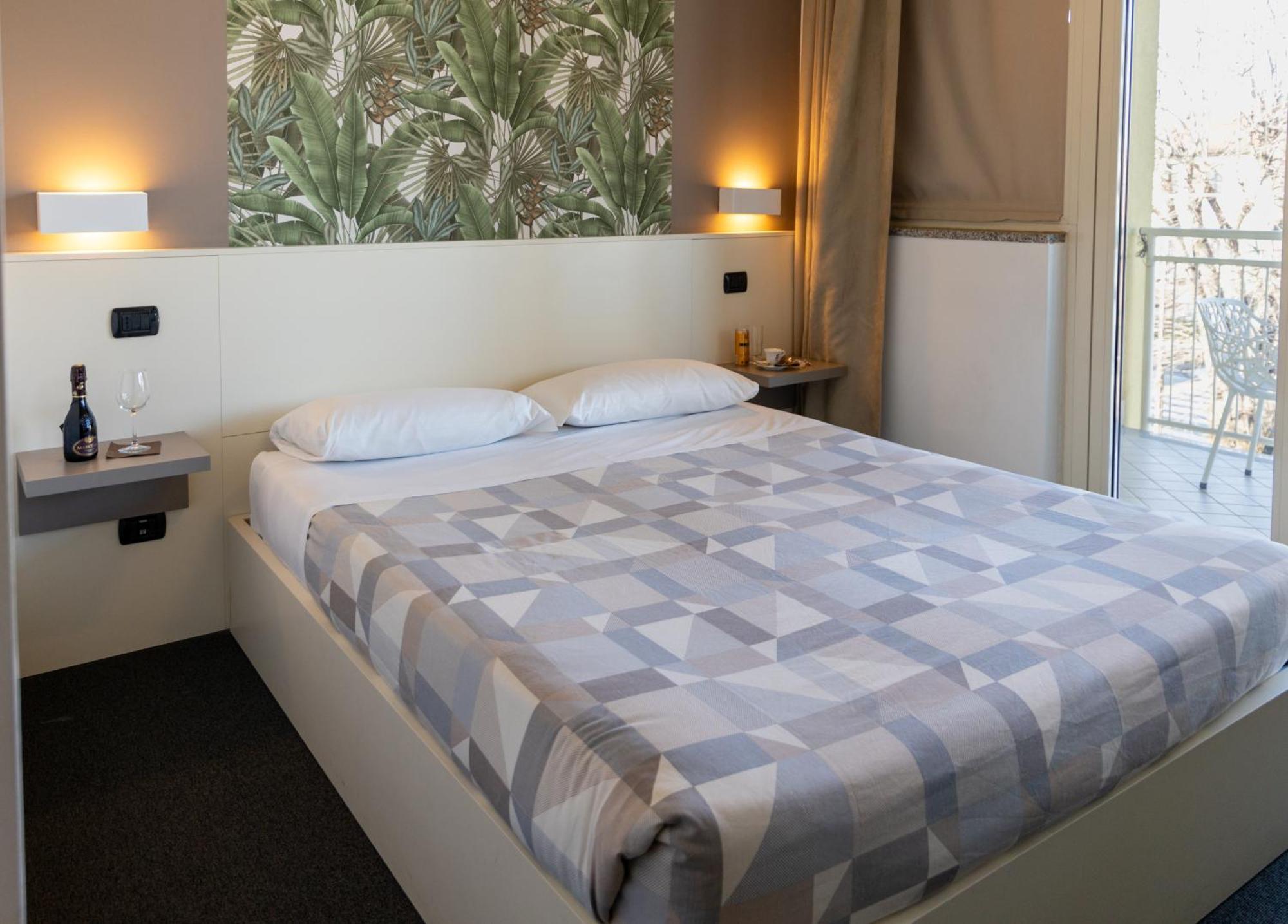 Hotel Giallo Noceto Bagian luar foto