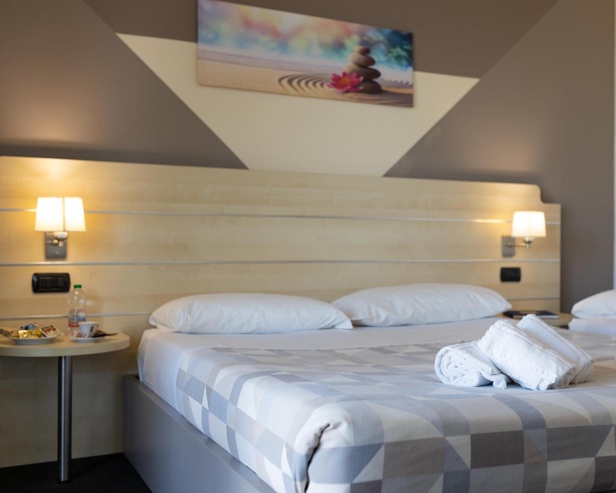 Hotel Giallo Noceto Bagian luar foto